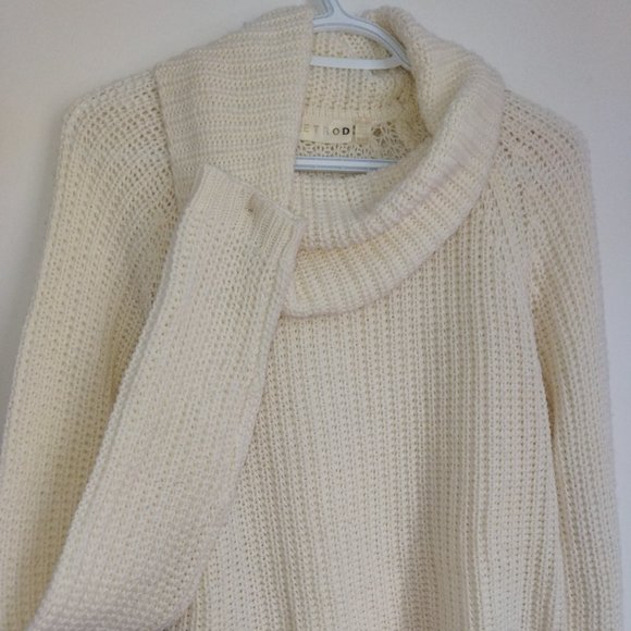 Women Turtle neck sweater size medium - Picture 3 of 5